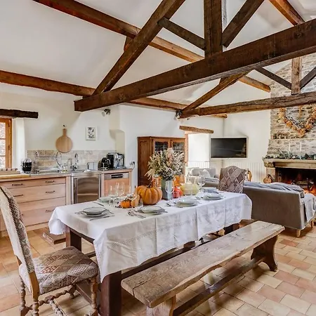 Les Juliannes - La Pierre Etoilee Piscine Jardin *