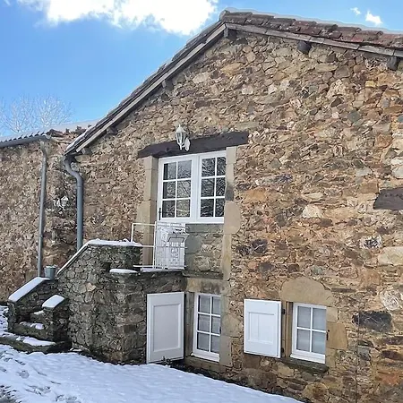 Les Juliannes - La Pierre Etoilee Piscine Jardin Дом отдыха *