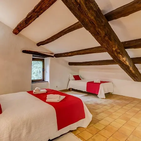 Les Juliannes - La Pierre Etoilee Piscine Jardin * Paulinet