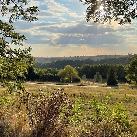 Les Juliannes - La Pierre Etoilee Piscine Jardin Дом отдыха