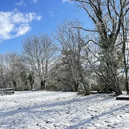 Дом отдыха Les Juliannes - La Pierre Etoilee Piscine Jardin