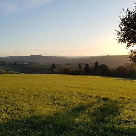 Les Juliannes - La Pierre Etoilee Piscine Jardin Дом отдыха