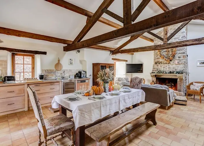 Les Juliannes - La Pierre Etoilee Piscine Jardin *